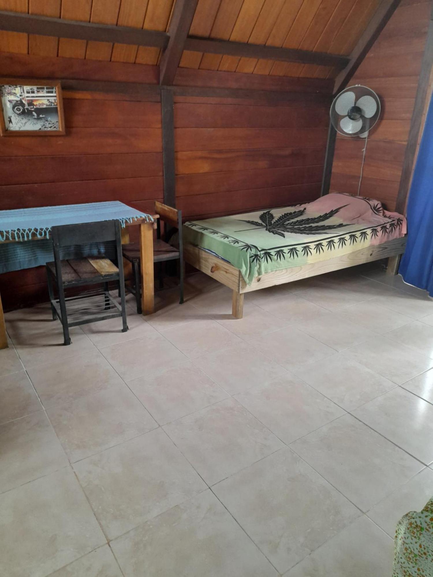 Charming Yellow Houses Loft-Style Apartment Bocas del Toro Exterior photo